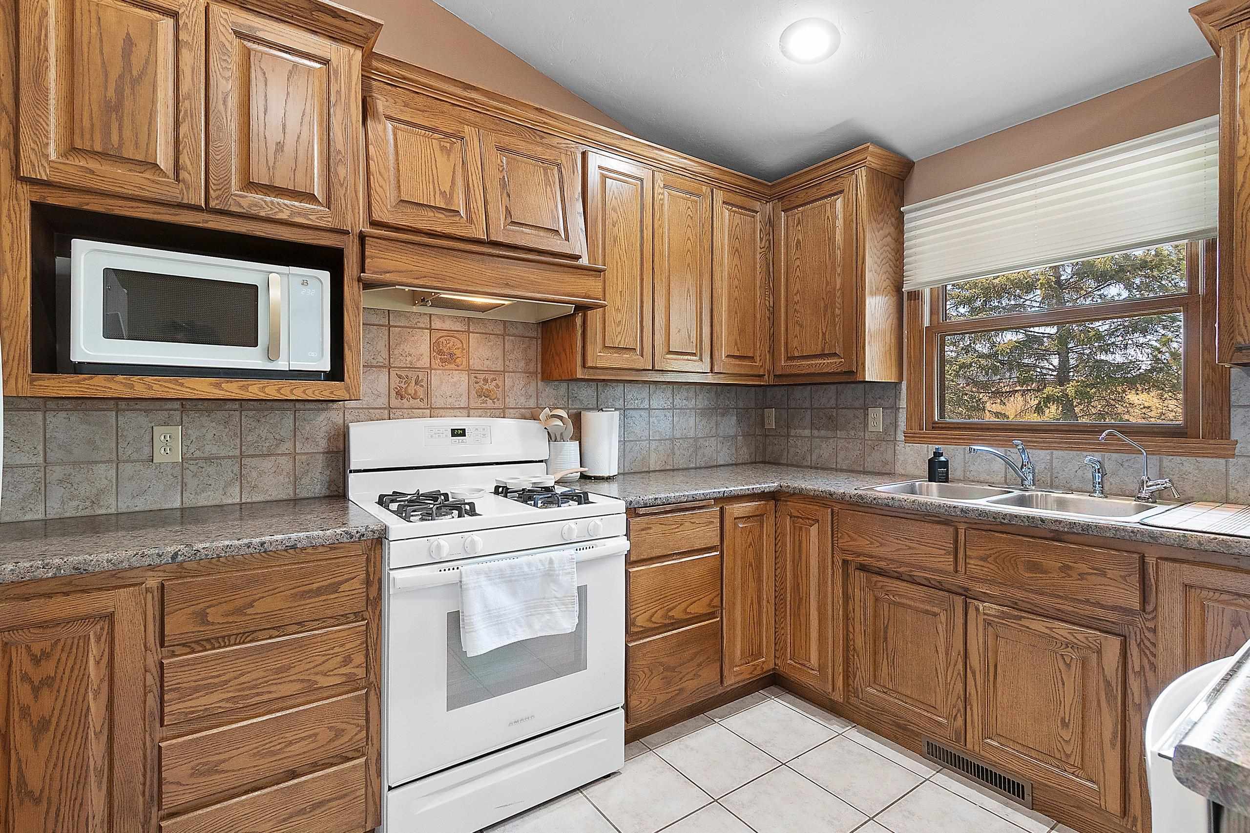 674 Swan Road De Pere, WI 54115 - Photo 15 of 51
