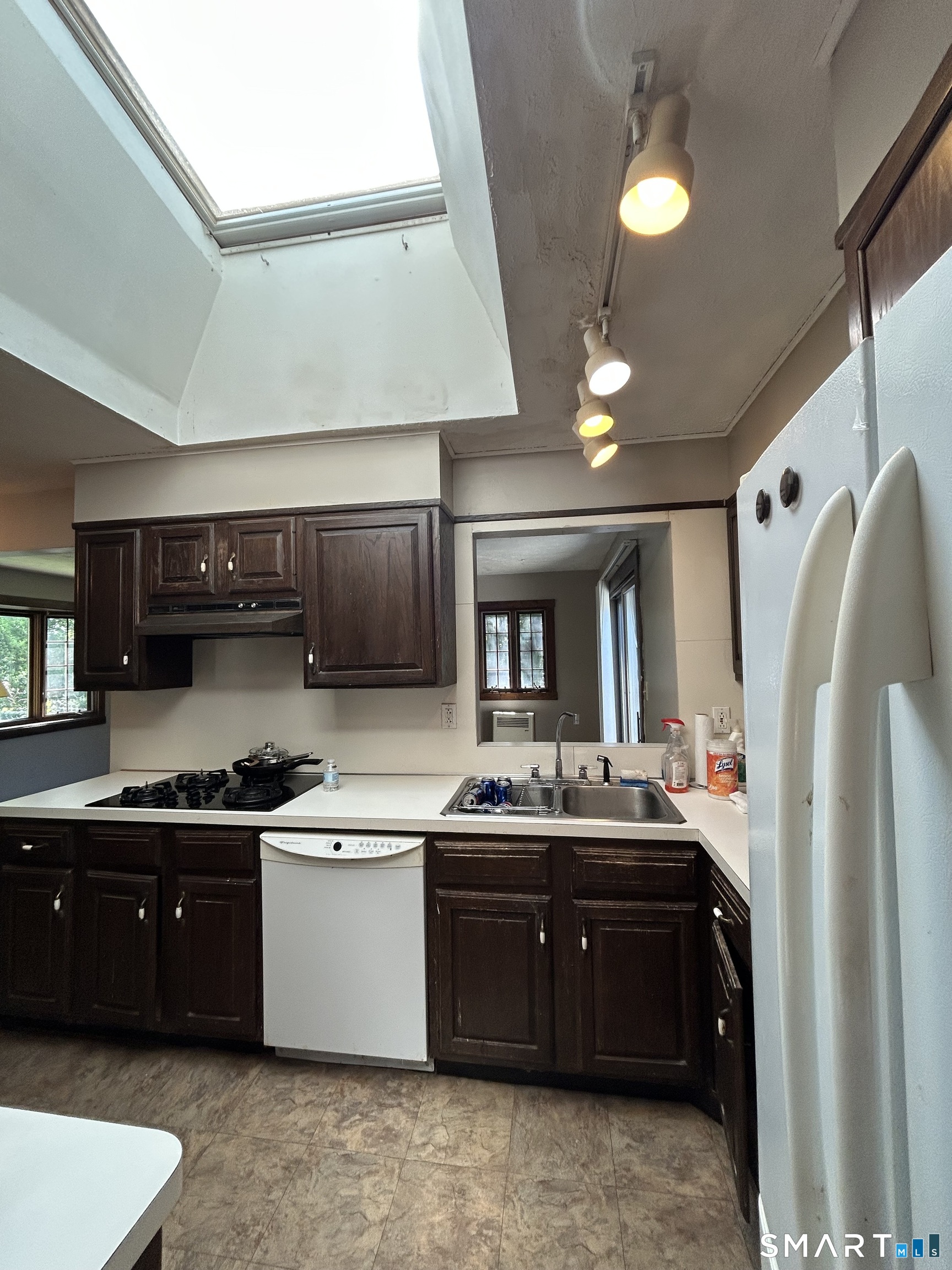 28 Goebel Road Hamden, CT 06514 - Photo 6 of 14