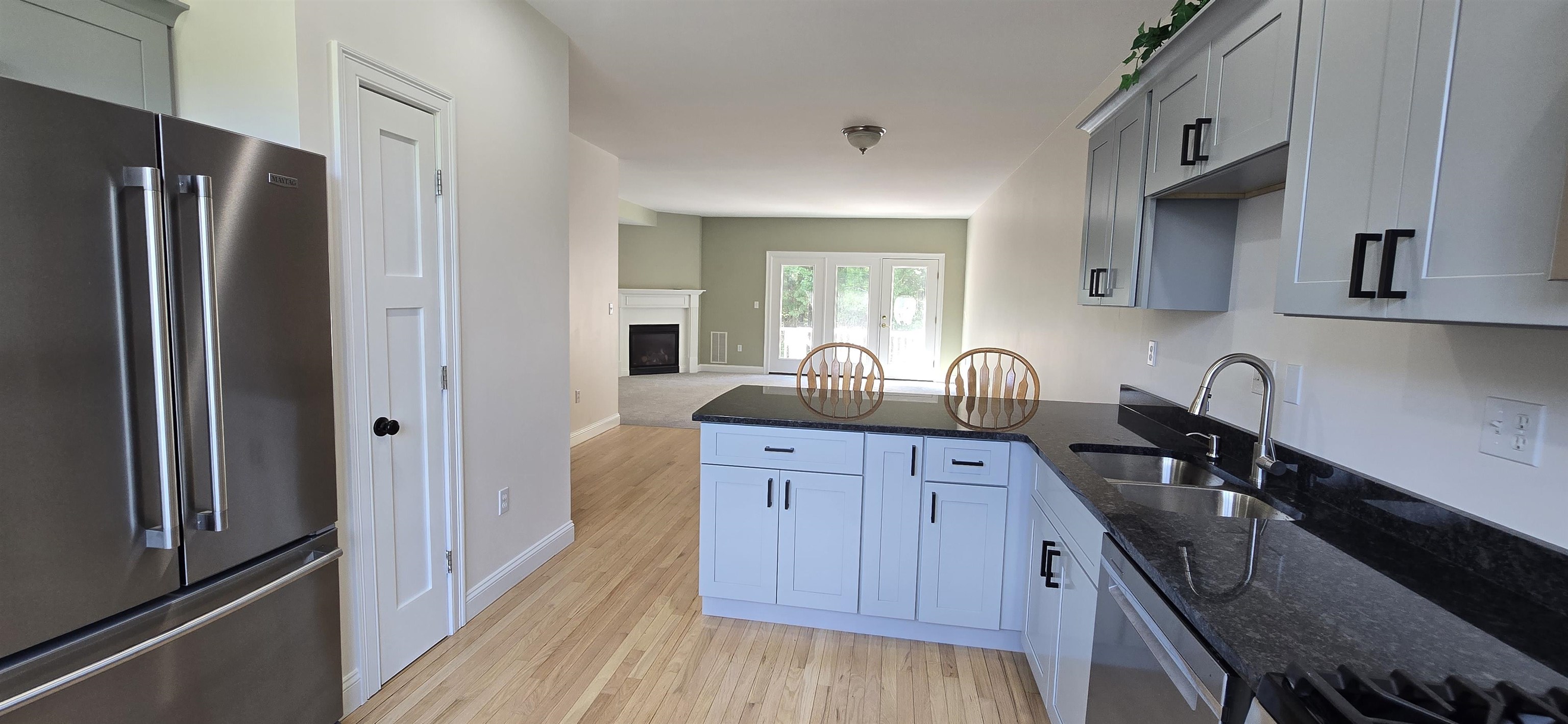 131 Court Street, Unit 9 Exeter, NH 03833 - Photo 6 of 27 Gallery Image 6