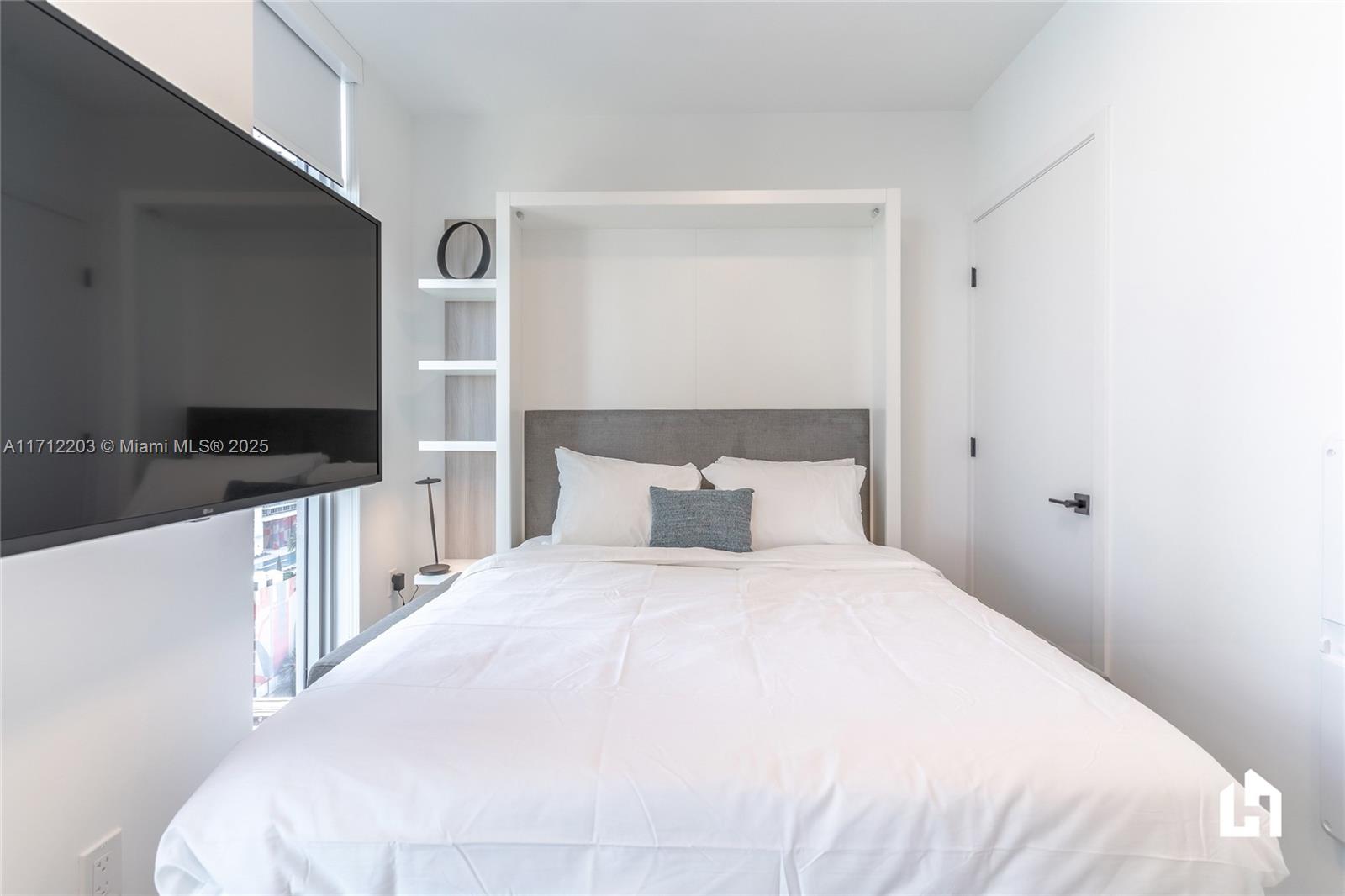 227 Northeast 2nd Street, Unit 2412 Miami, FL 33132 - Photo 12 of 37