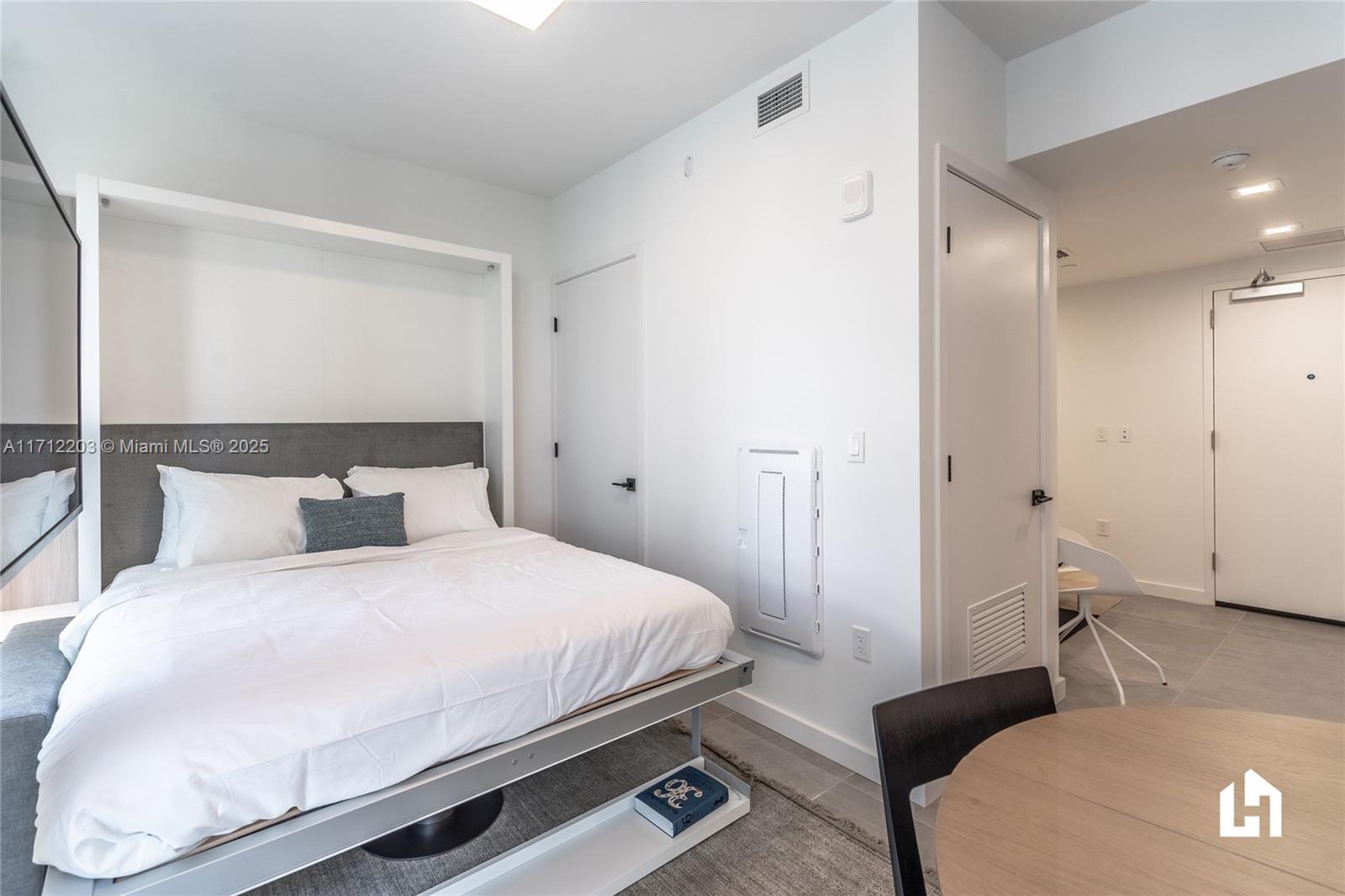 227 Northeast 2nd Street, Unit 2412 Miami, FL 33132 - Photo 16 of 37