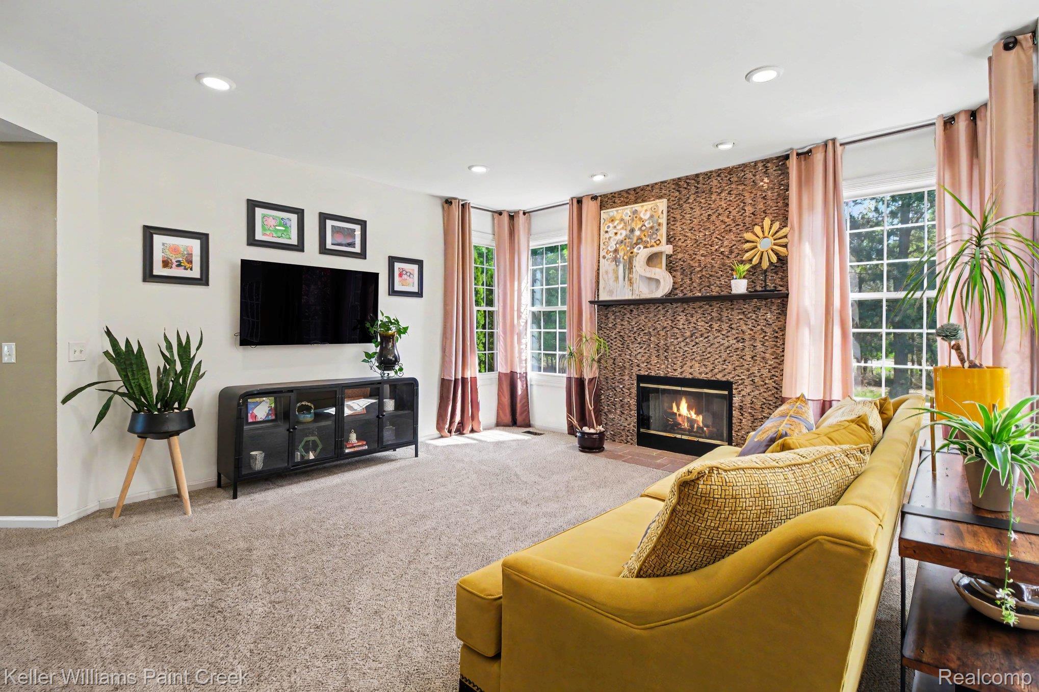 4139 Wincrest Lane Rochester, MI 48306 - Photo 5 of 34 Stunning focal point fireplace and accent wall in the great room.