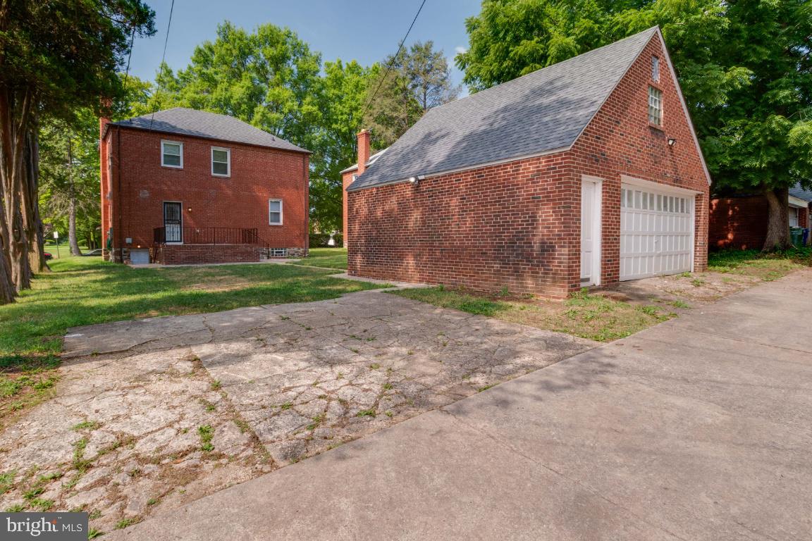 3314 Barrington Road Baltimore, MD 21215 - Photo 3 of 15 Gallery Image 3