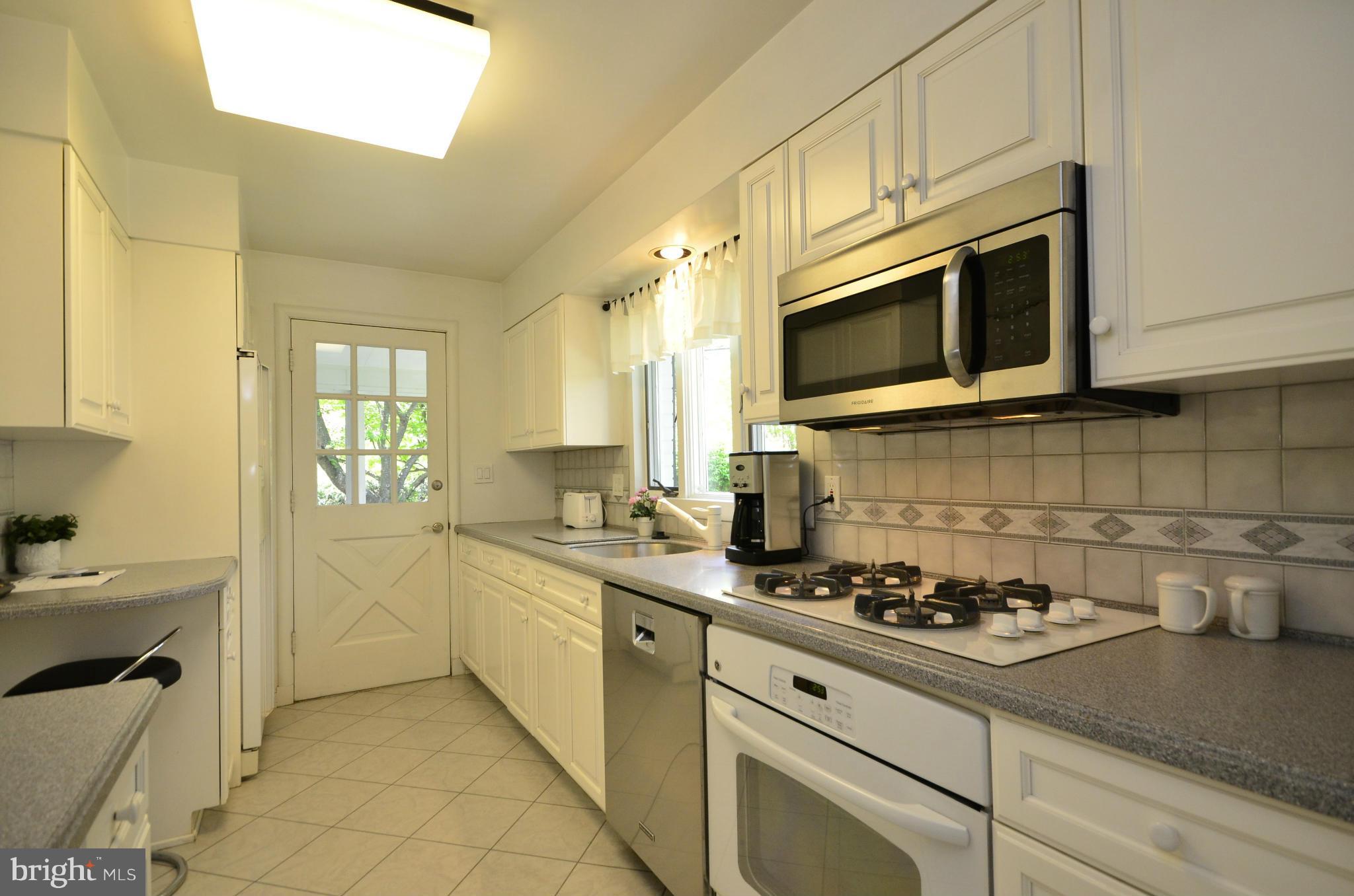 5807 Anniston Road Bethesda, MD 20817 - Photo 11 of 28 Kitchen