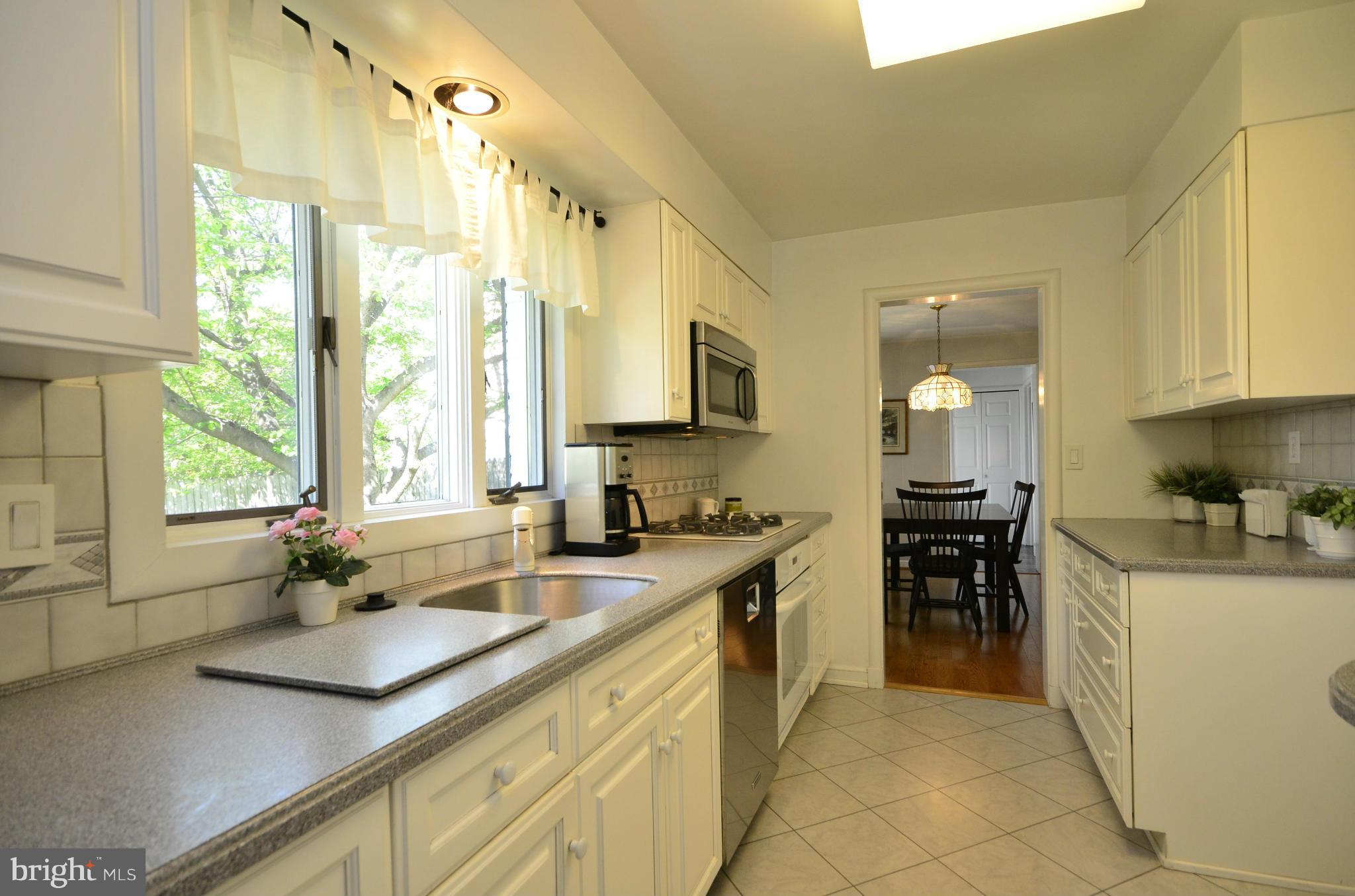 5807 Anniston Road Bethesda, MD 20817 - Photo 12 of 28 Kitchen