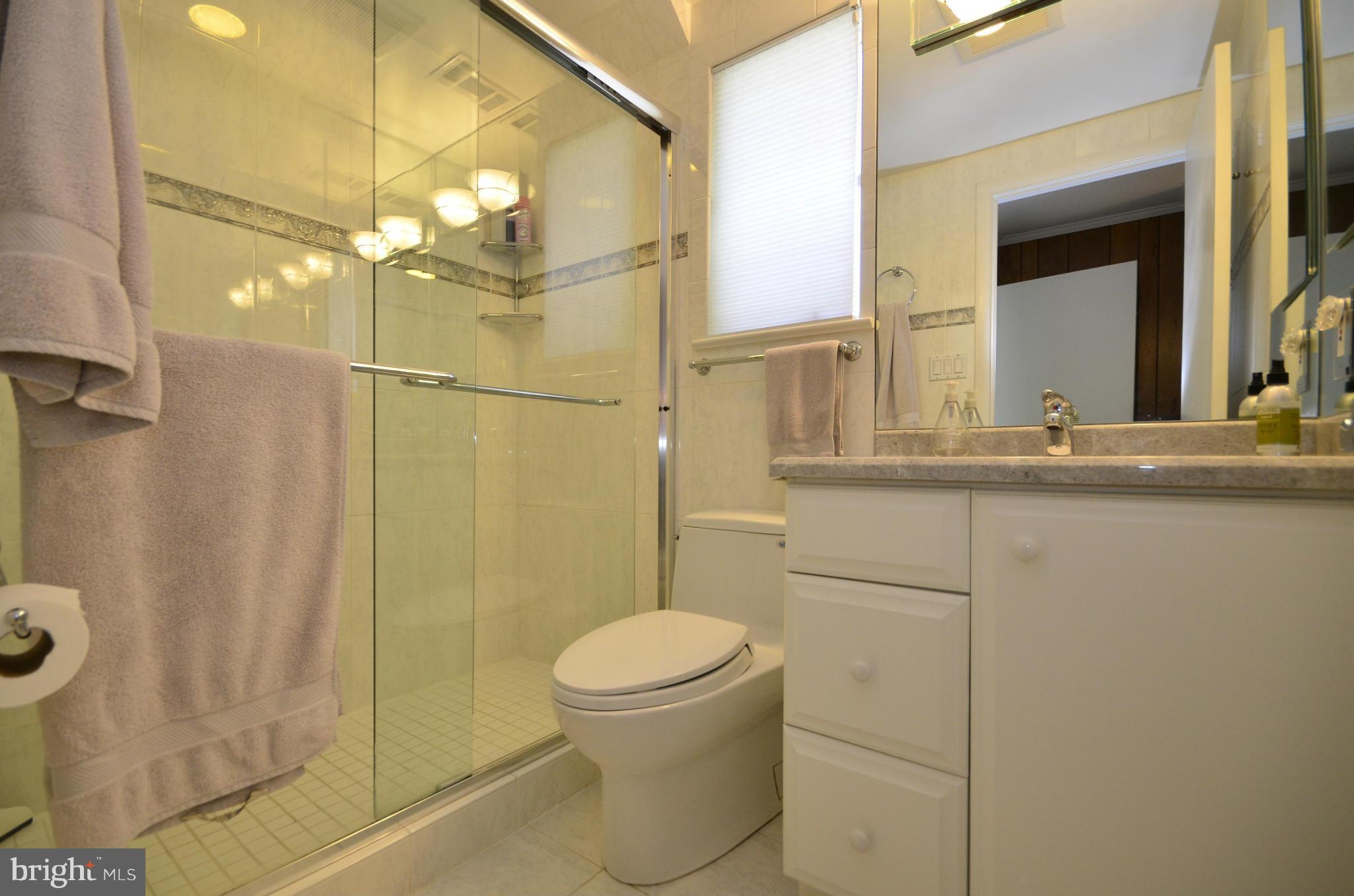 5807 Anniston Road Bethesda, MD 20817 - Photo 16 of 28 Bath (Master)