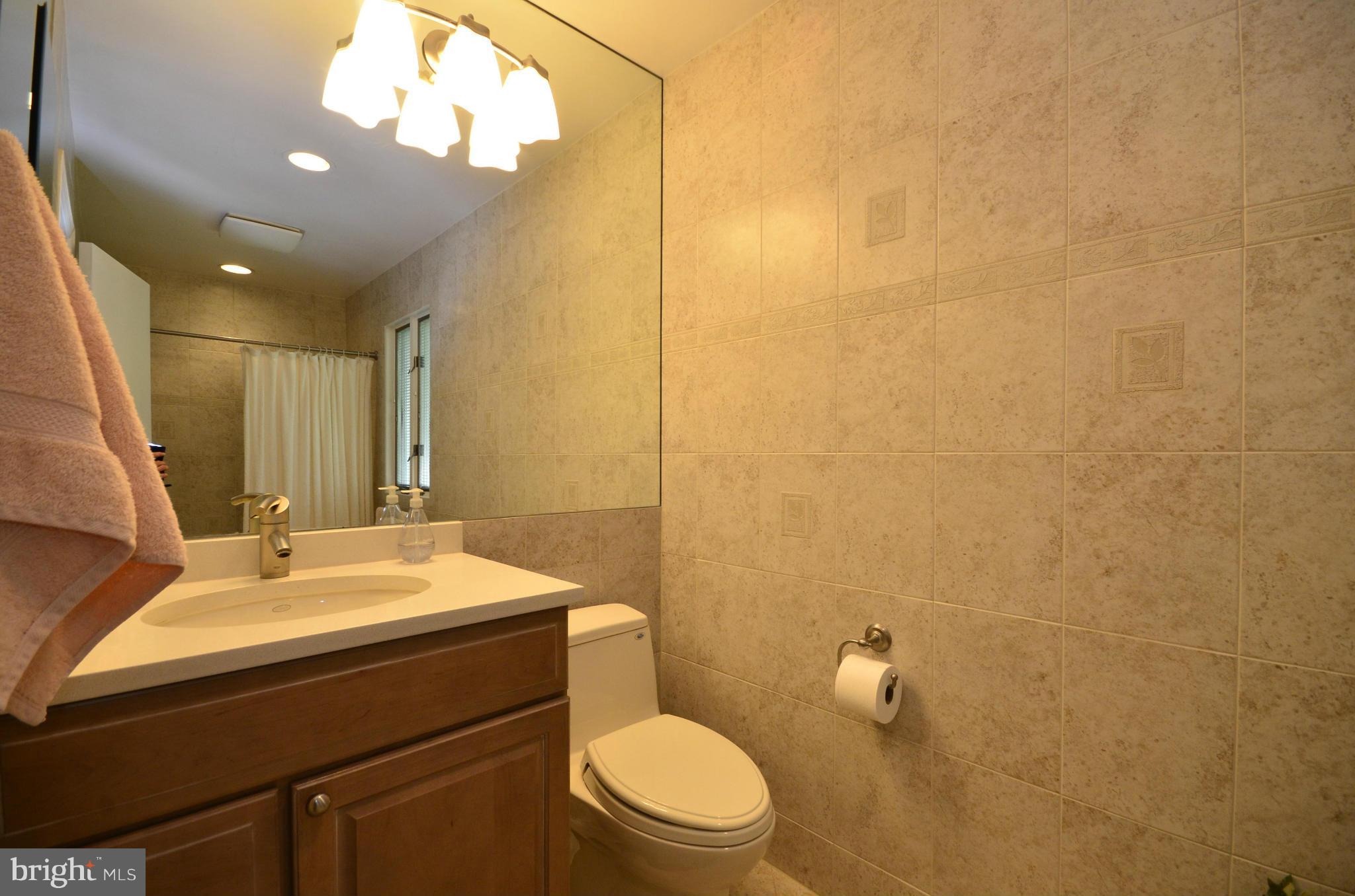 5807 Anniston Road Bethesda, MD 20817 - Photo 21 of 28 Bath