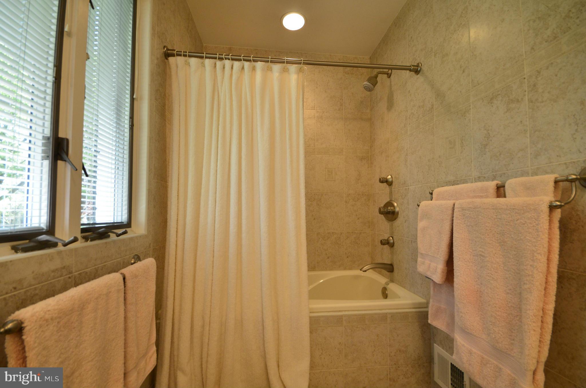 5807 Anniston Road Bethesda, MD 20817 - Photo 22 of 28 Bath