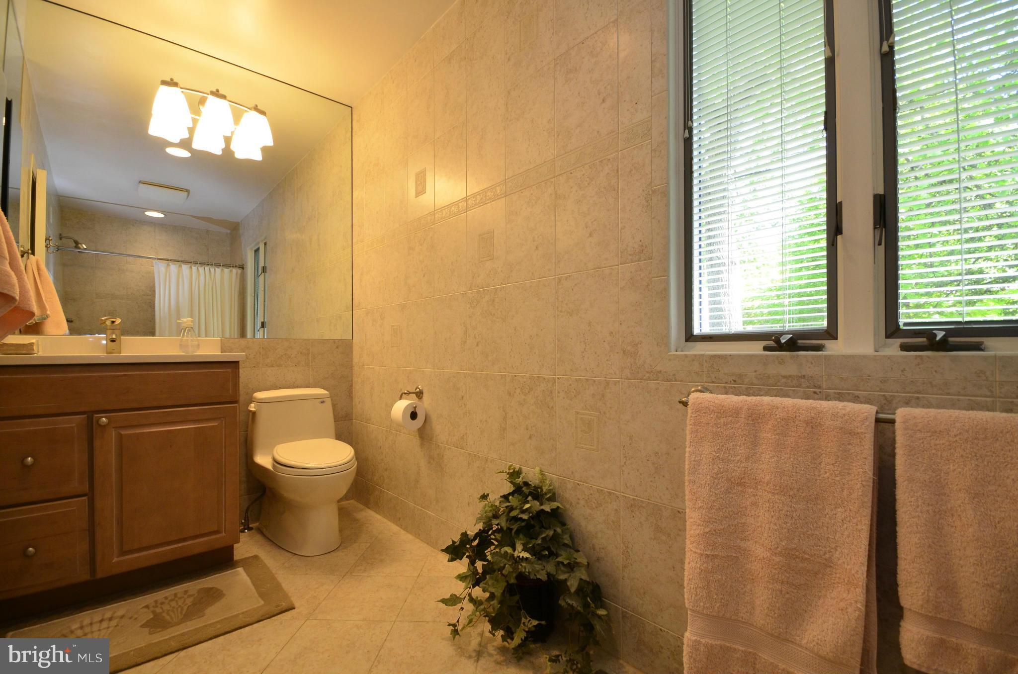 5807 Anniston Road Bethesda, MD 20817 - Photo 23 of 28 Bath
