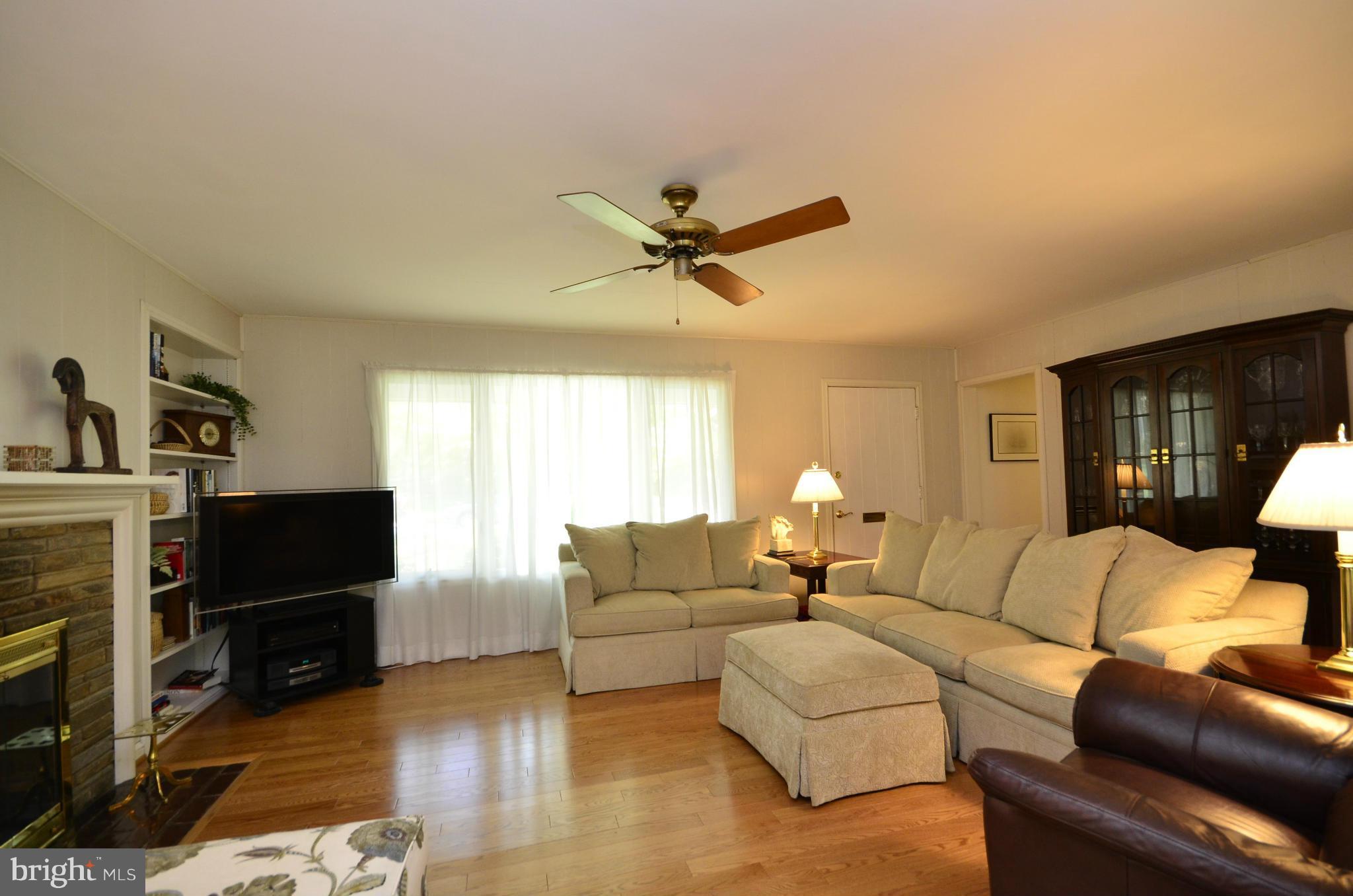 5807 Anniston Road Bethesda, MD 20817 - Photo 6 of 28 Living Room