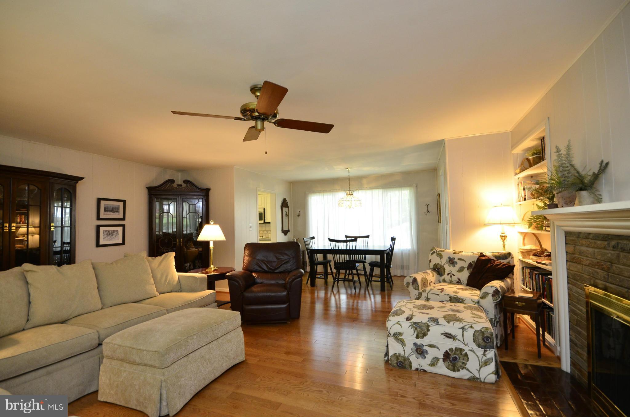 5807 Anniston Road Bethesda, MD 20817 - Photo 7 of 28 Living Room