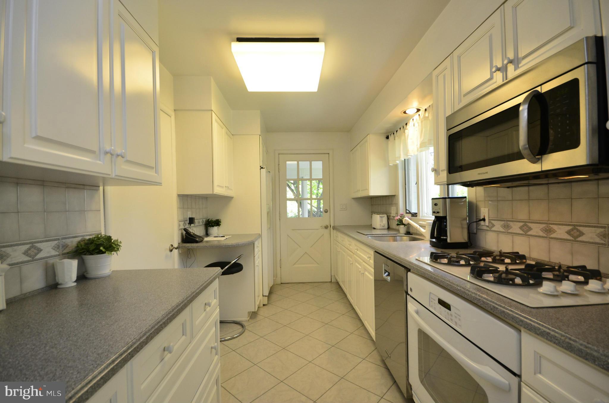 5807 Anniston Road Bethesda, MD 20817 - Photo 10 of 28 Kitchen