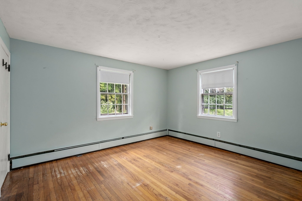 62 Nelson Place Worcester, MA 01605 - Photo 18 of 33 an empty room with a window
