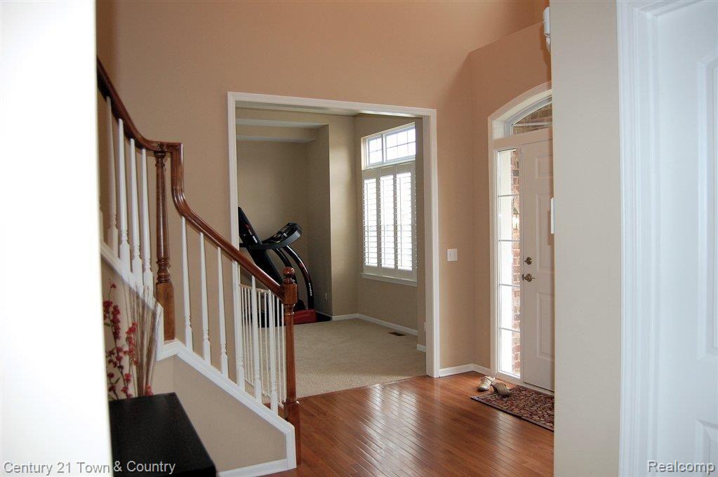 3675 Connors Drive Rochester, MI 48307 - Photo 16 of 25 Spacious Foyer