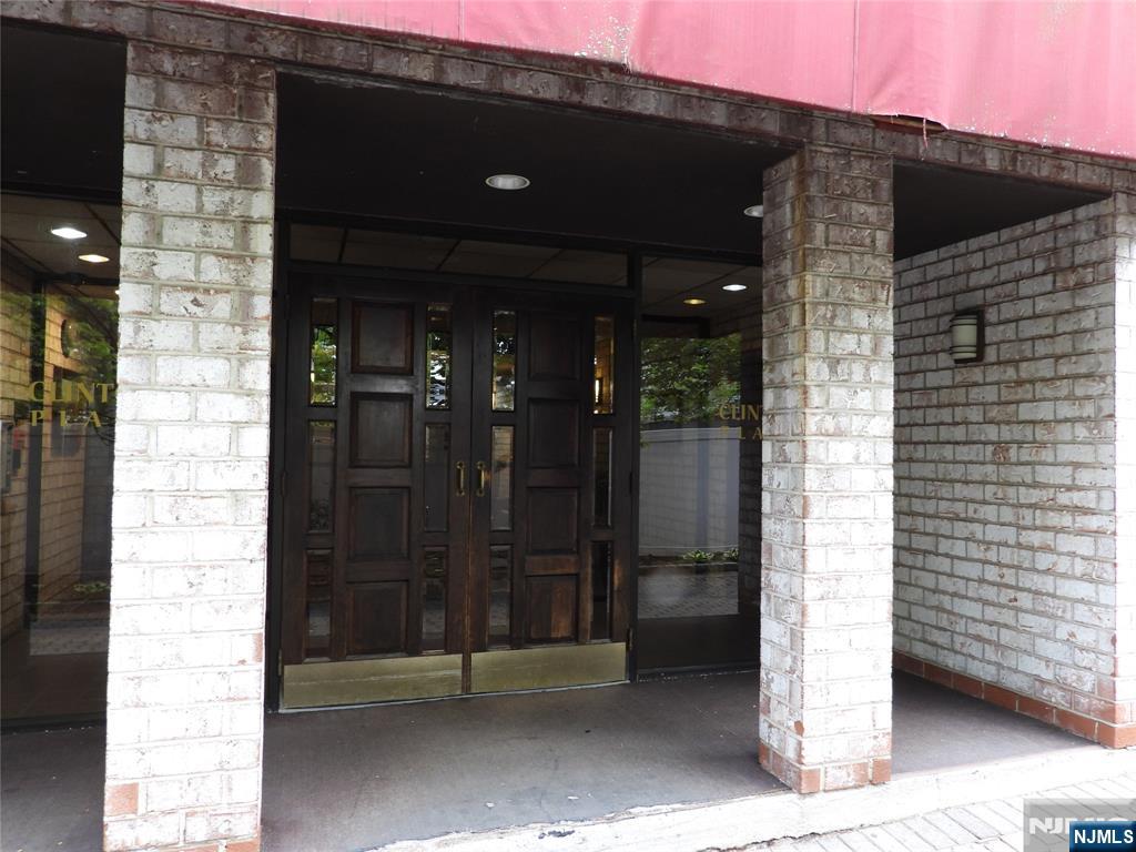 a view of entryway front of house