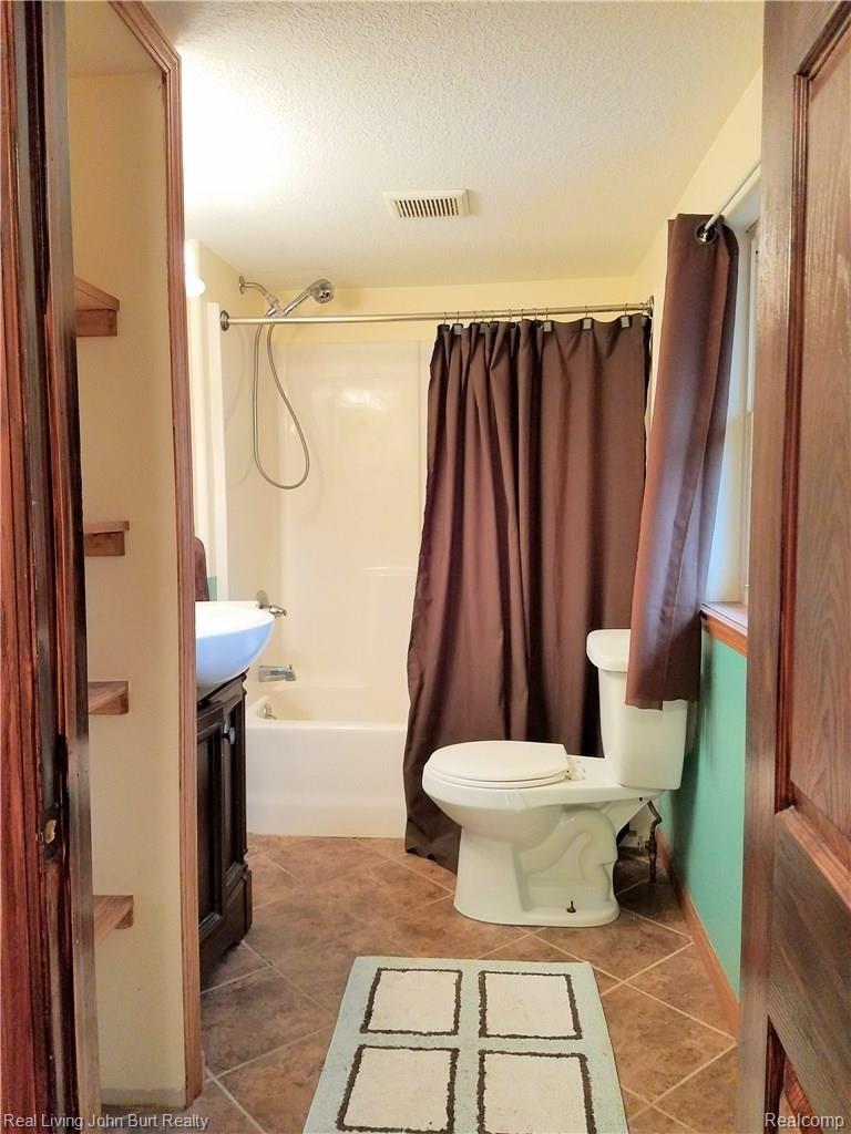 722 North Conklin Road Lake Orion, MI 48362 - Photo 13 of 22 20170103_114939.jpg