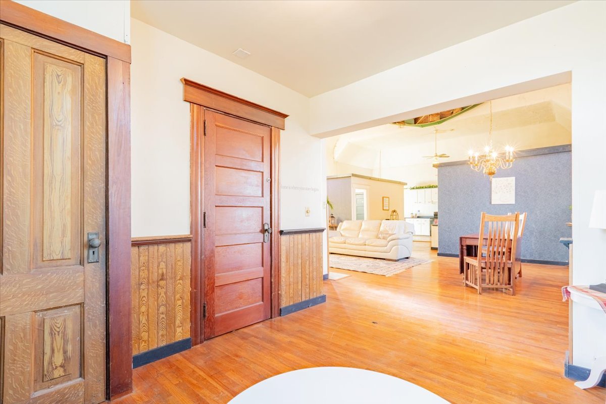 269 Chicago Street Dewitt, IL 61735 - Photo 12 of 34 a living room with furniture and a large window