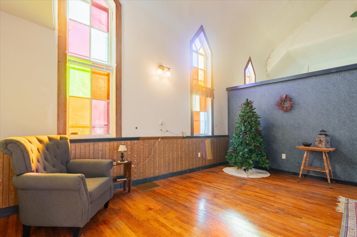 269 Chicago Street Dewitt, IL 61735 - Photo 5 of 34 a living room with furniture and a window