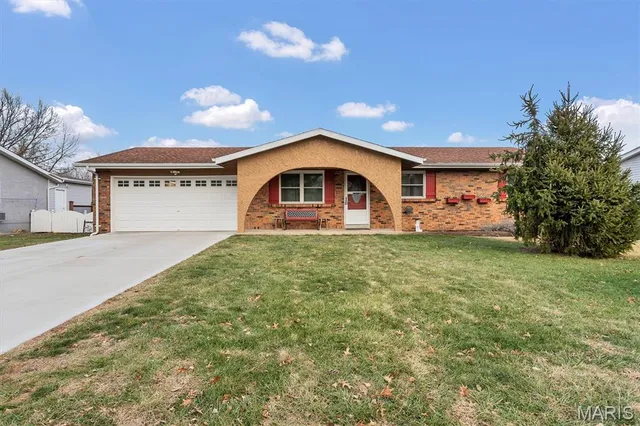 $318,000 | 934 Silverstone Drive, St. Charles, MO 63303