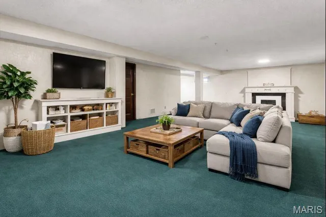 $318,000 | 934 Silverstone Drive, St. Charles, MO 63303