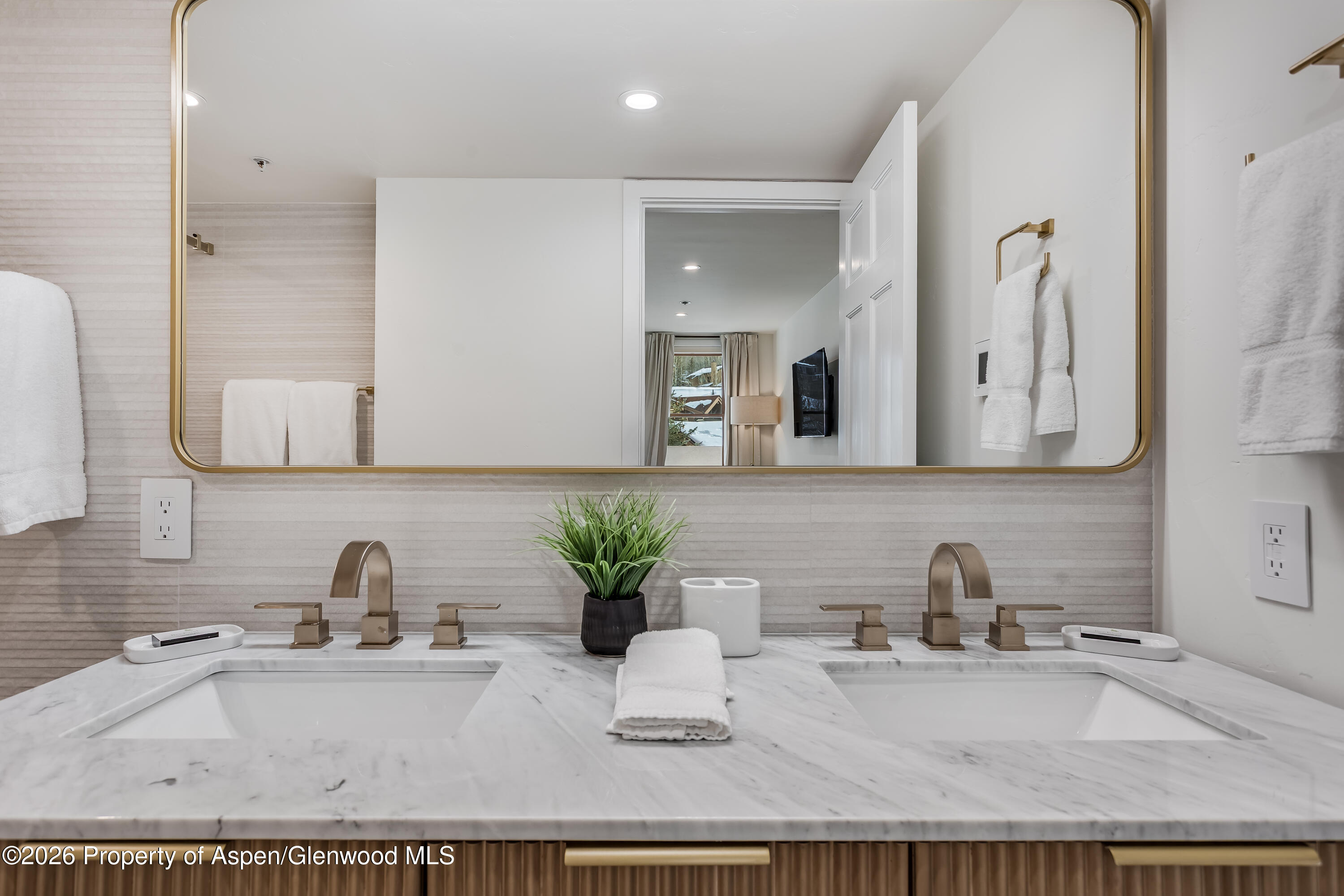 425 Wood Road, Unit 56 Snowmass Village, CO 81615 - Photo 18 of 49 32_425_Wood_Rd_56032