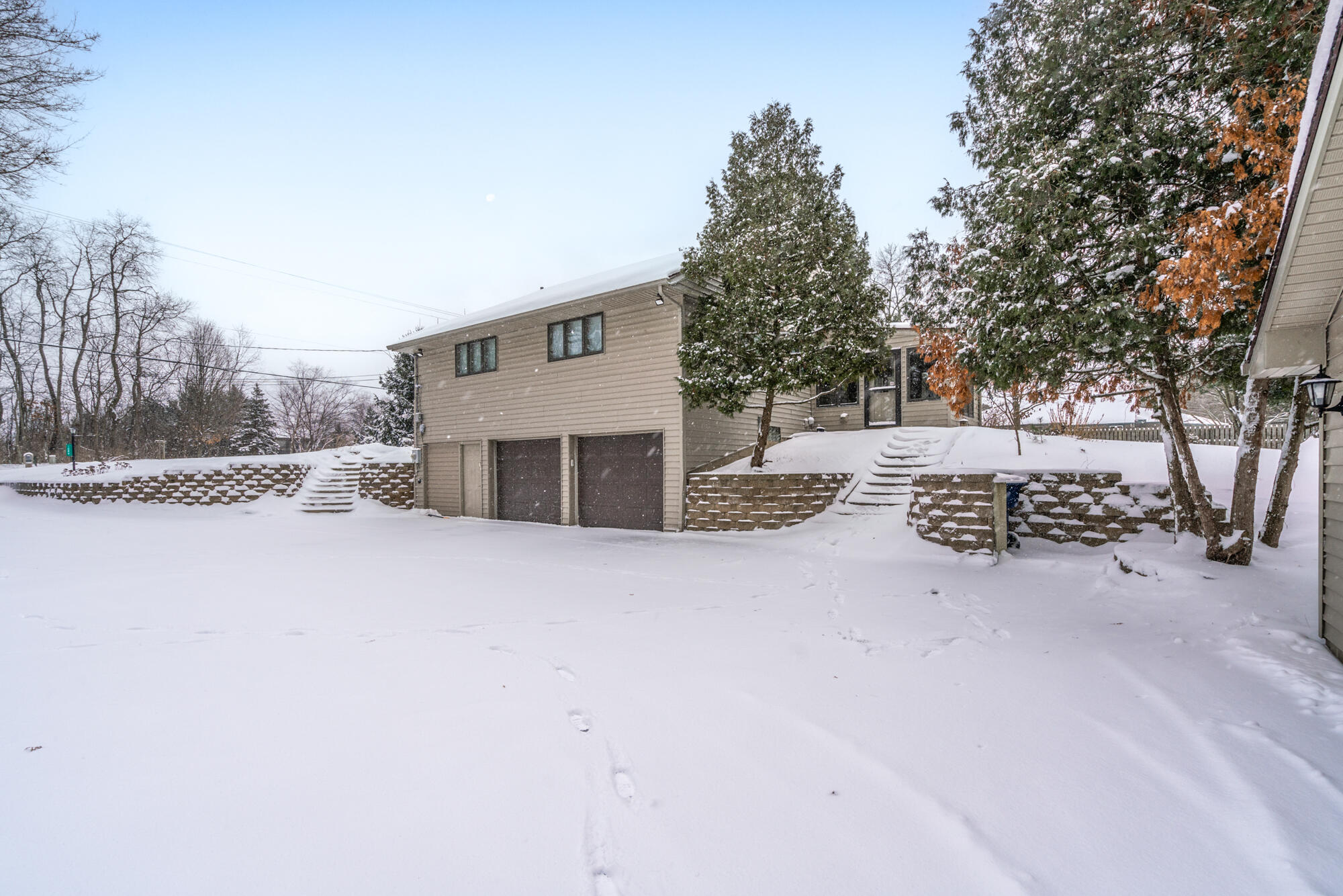 1089 10th Street North Kalamazoo, MI 49009 - Photo 2 of 40 WM1089n10th-5