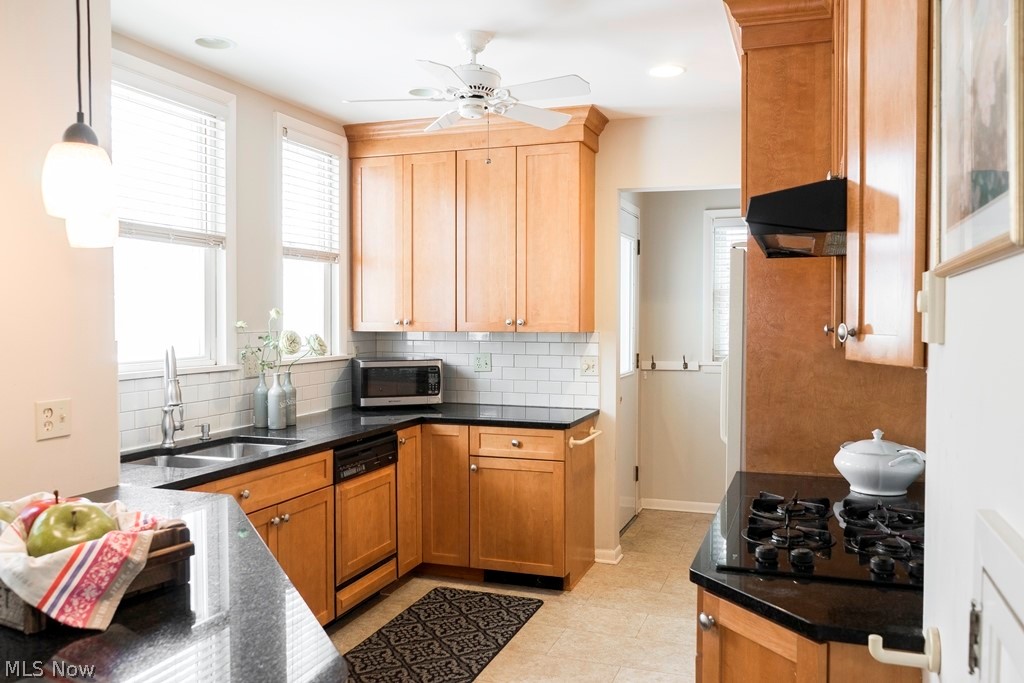 3116 Chadbourne Road Cleveland, OH 44120 - Photo 3 of 25 Gallery Image 3