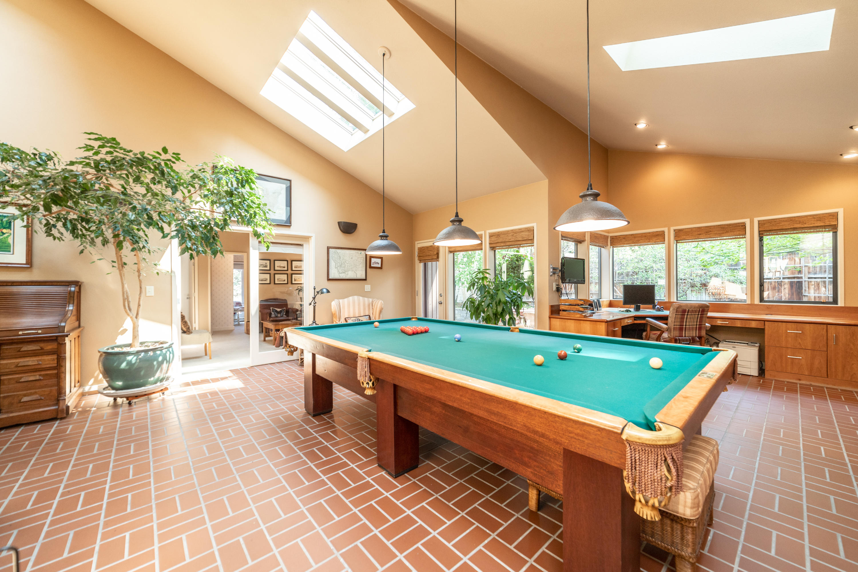 2020 Northwest Putnam Road Bend, OR 97703 - Photo 41 of 51 PhotoMyListing-14