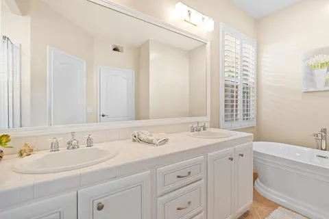 $1,595,000 | 2916 Avenida Valera, Carlsbad, CA 92009