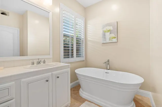 $1,595,000 | 2916 Avenida Valera, Carlsbad, CA 92009