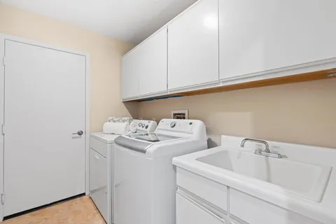 $1,595,000 | 2916 Avenida Valera, Carlsbad, CA 92009