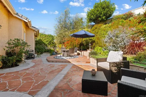 $1,595,000 | 2916 Avenida Valera, Carlsbad, CA 92009