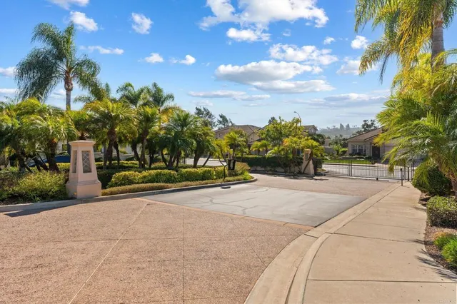 $1,595,000 | 2916 Avenida Valera, Carlsbad, CA 92009
