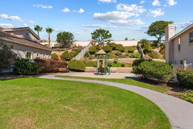 $1,595,000 | 2916 Avenida Valera, Carlsbad, CA 92009