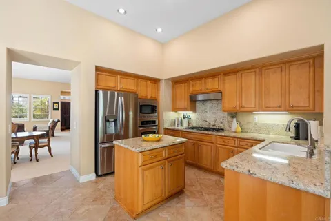 $1,595,000 | 2916 Avenida Valera, Carlsbad, CA 92009