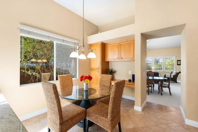 $1,595,000 | 2916 Avenida Valera, Carlsbad, CA 92009