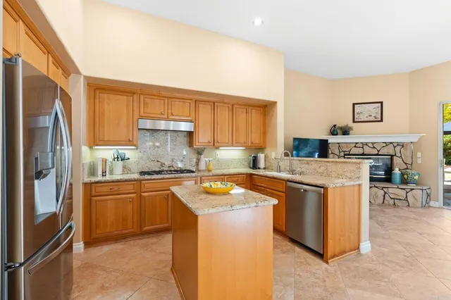 $1,595,000 | 2916 Avenida Valera, Carlsbad, CA 92009