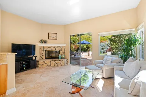 $1,595,000 | 2916 Avenida Valera, Carlsbad, CA 92009