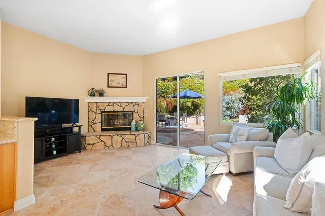 $1,595,000 | 2916 Avenida Valera, Carlsbad, CA 92009