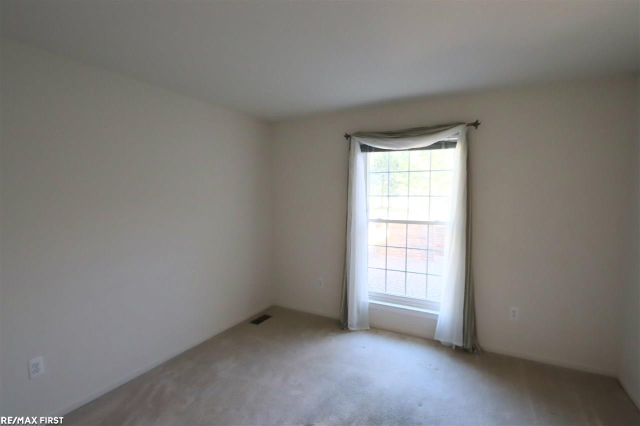 50311 Highpoint Court Macomb, MI 48044 - Photo 16 of 22