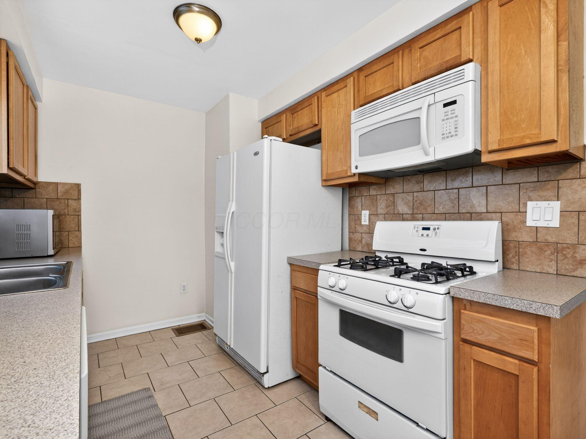 3085 Gerbert Road Columbus, OH 43224 - Photo 11 of 34 Kitchen