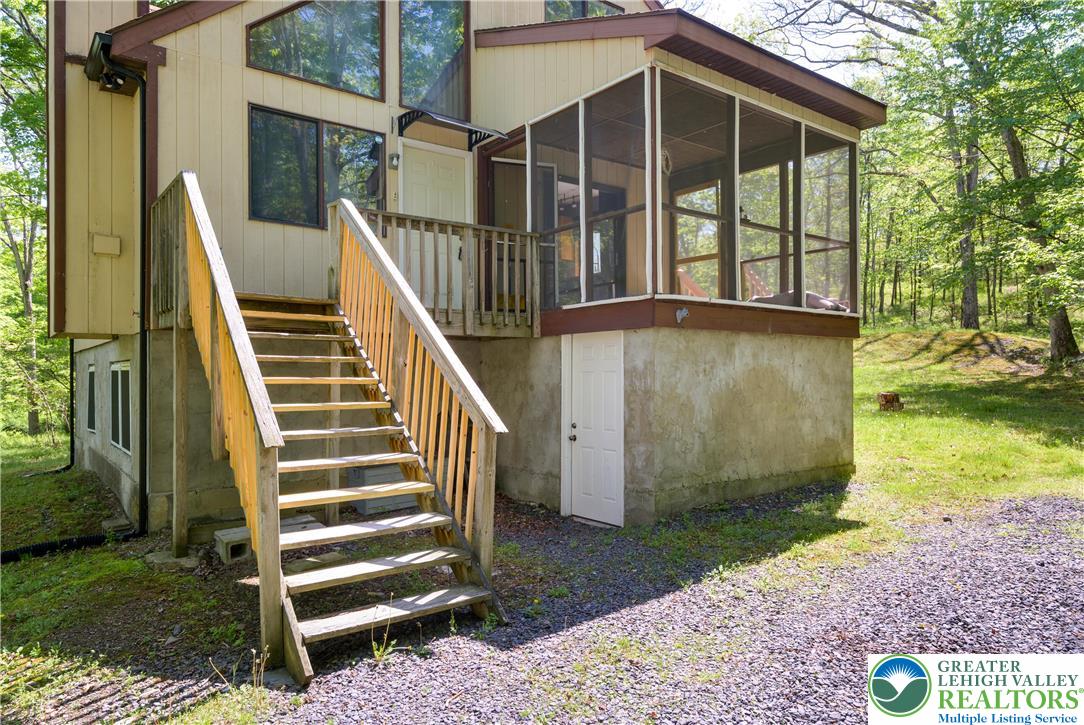 218 Blue Jay Court Bushkill, PA 18324 - Photo 3 of 37