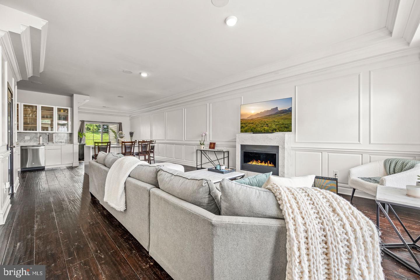 2413 Roma Drive Philadelphia, PA 19145 - Photo 3 of 29 Gallery Image 3