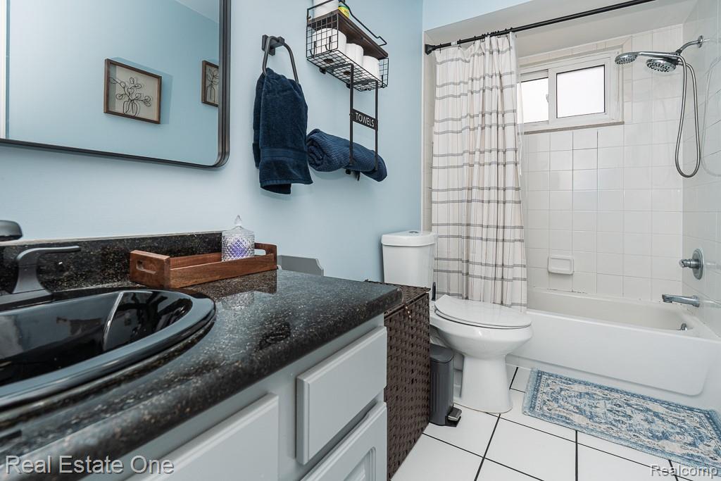 1121 Tienken Court Rochester Hills, MI 48306 - Photo 16 of 21