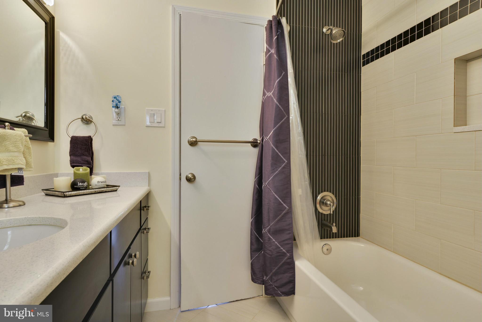 6716 Bulkley Road Lorton, VA 22079 - Photo 10 of 15 Upstairs hall bath