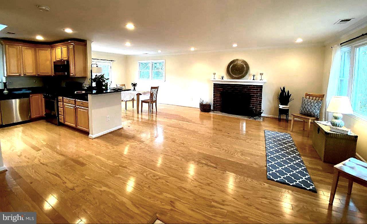 7603 Hogarth Street Springfield, VA 22151 - Photo 5 of 35