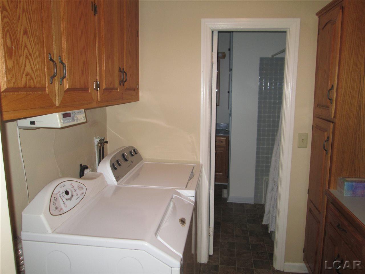 735 Springbrook Avenue Adrian, MI 49221 - Photo 12 of 26 31341842-11.JPG