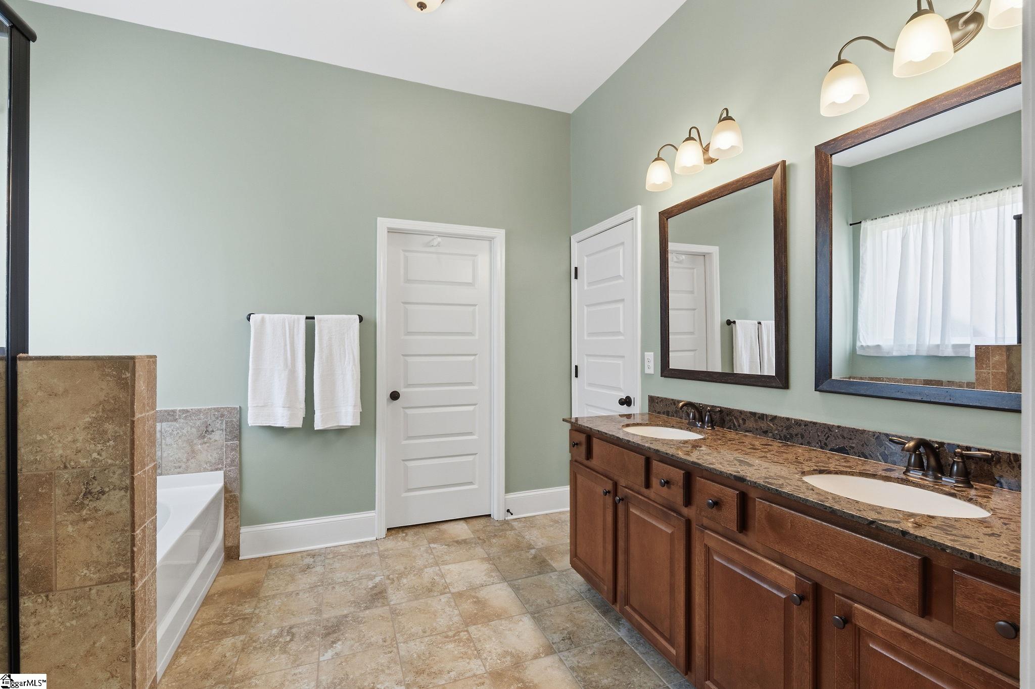 425 Castleford Place Simpsonville, SC 29681 - Photo 16 of 47