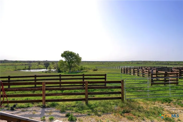 $1,749,900 | 62 County Road 448, Waelder, TX 78959