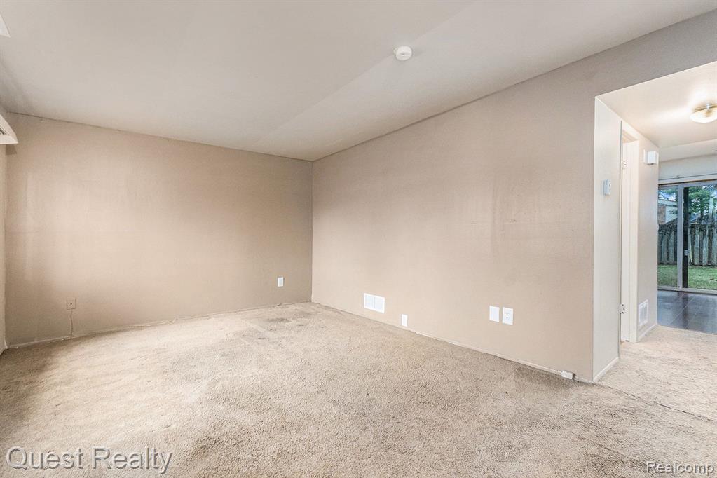 23574 Lahser Road Southfield, MI 48033 - Photo 5 of 17 Gallery Image 5